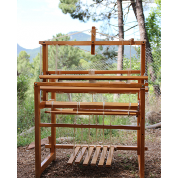 Intensive and personalized training course. Learn to weaver on a four shafts and six pedals loom